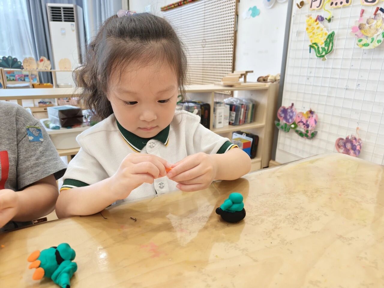 童心映山河,小手护和平