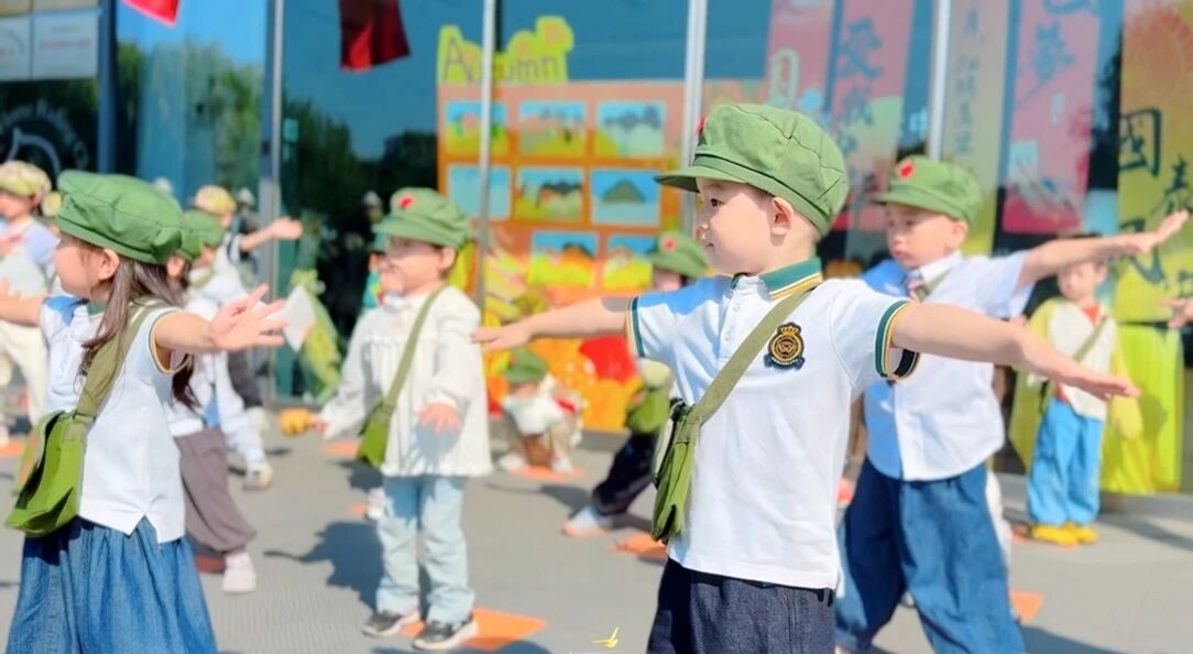 步履承红色 童心向家国--树恩幼托国庆爱国主义研学活动
